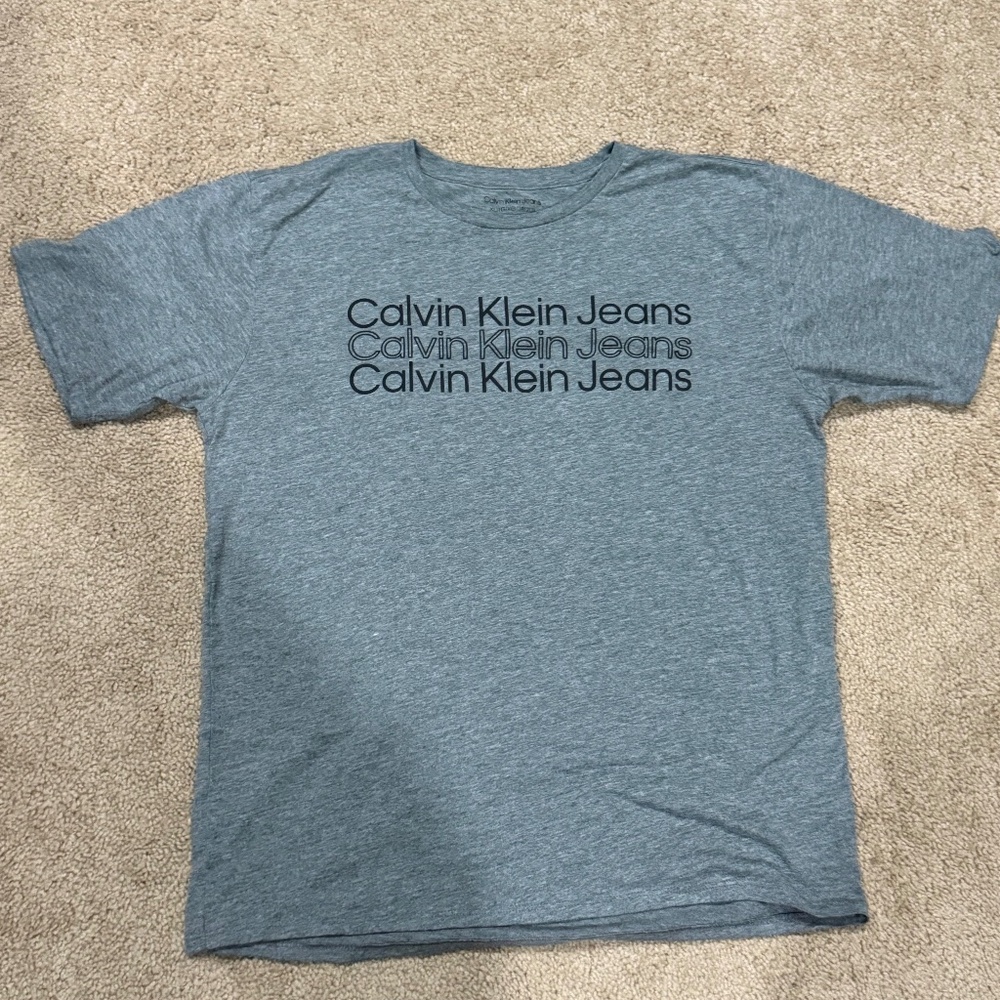 Calvin Klein Boys XL (18/20) Gray T-shirt